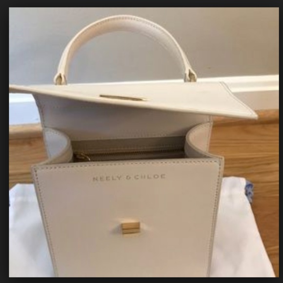 Neely and Chloe Saffiano Leather Lady Bag - Picture 7 of 8